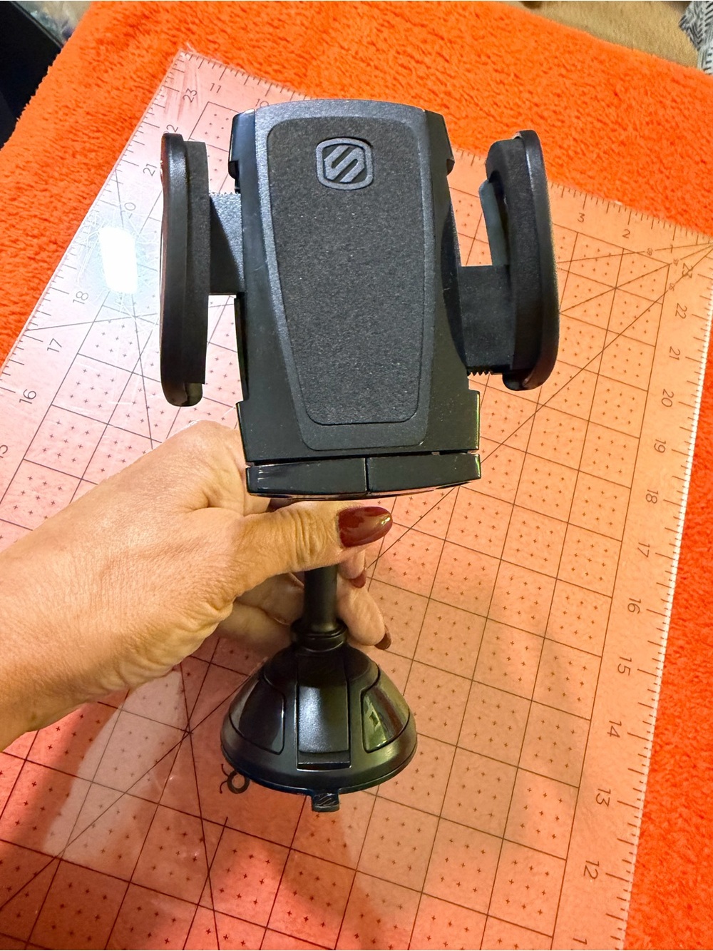 Scosche Black Adjustable Suction Cup Car Phone Mount for Windshield/Dash